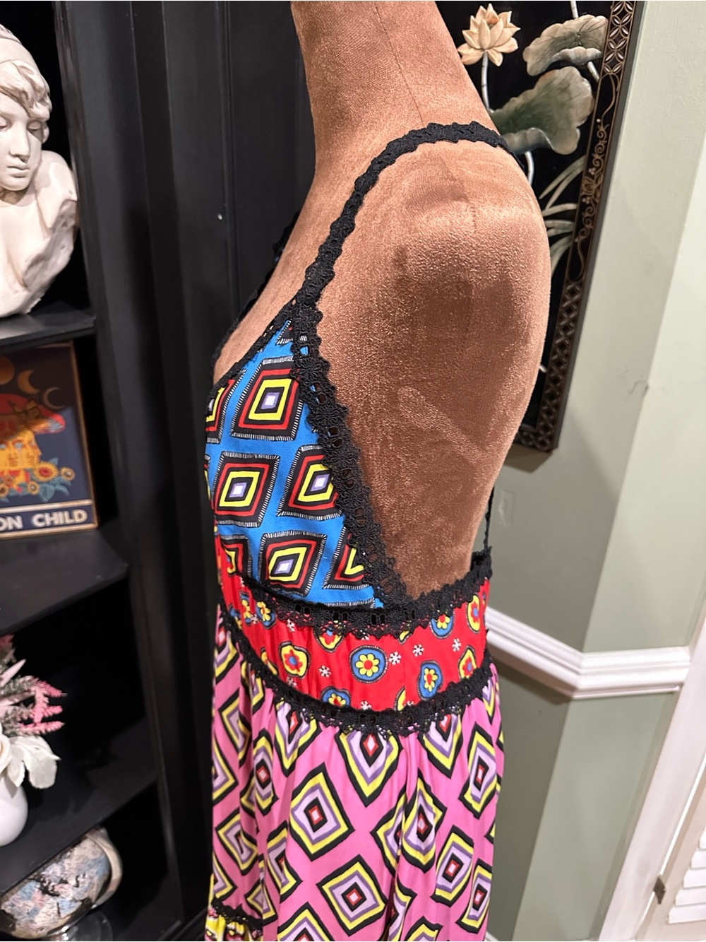 Alice + Olivia “Karolina” Crochet‑Trimmed Paneled Printed Crepe Maxi Dress - Picture 6 of 16